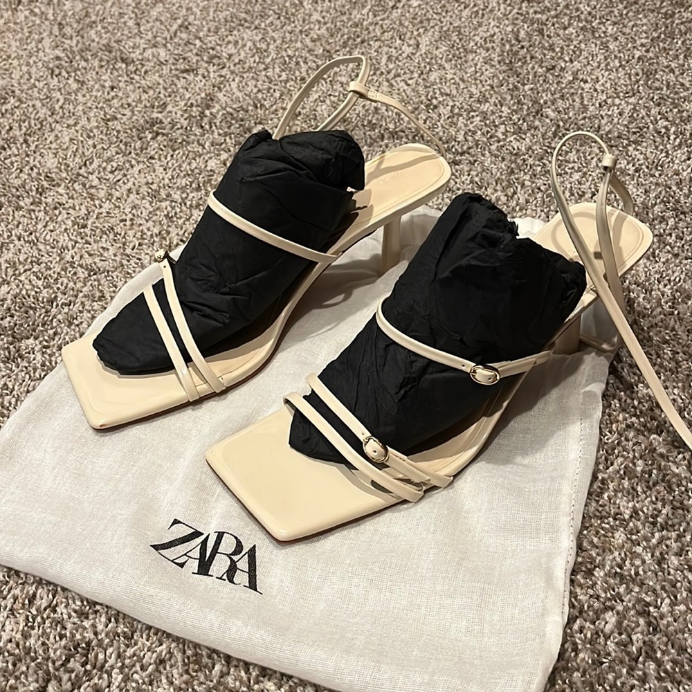 Zara ivory patent leather heels straps at ankle. Size 41